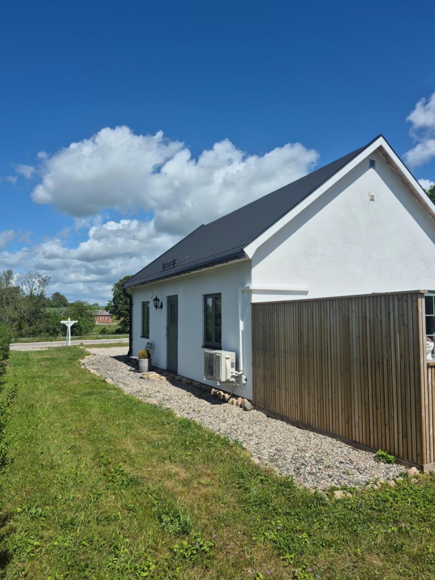 Villa Litet Hus I Mysig By Naera Havet Ystad Exterior foto